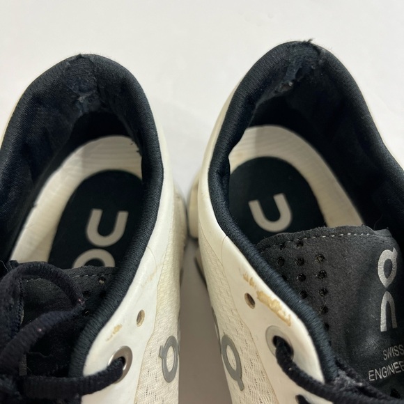 On On Cloud Running Sneakers Women Size 8 White and Black - Picture 6 of 8